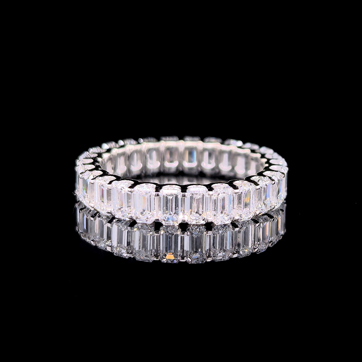 9k W/Gold, 26= 3,23ct Emerald Cut Eternity Lab Grown Diamond Ring