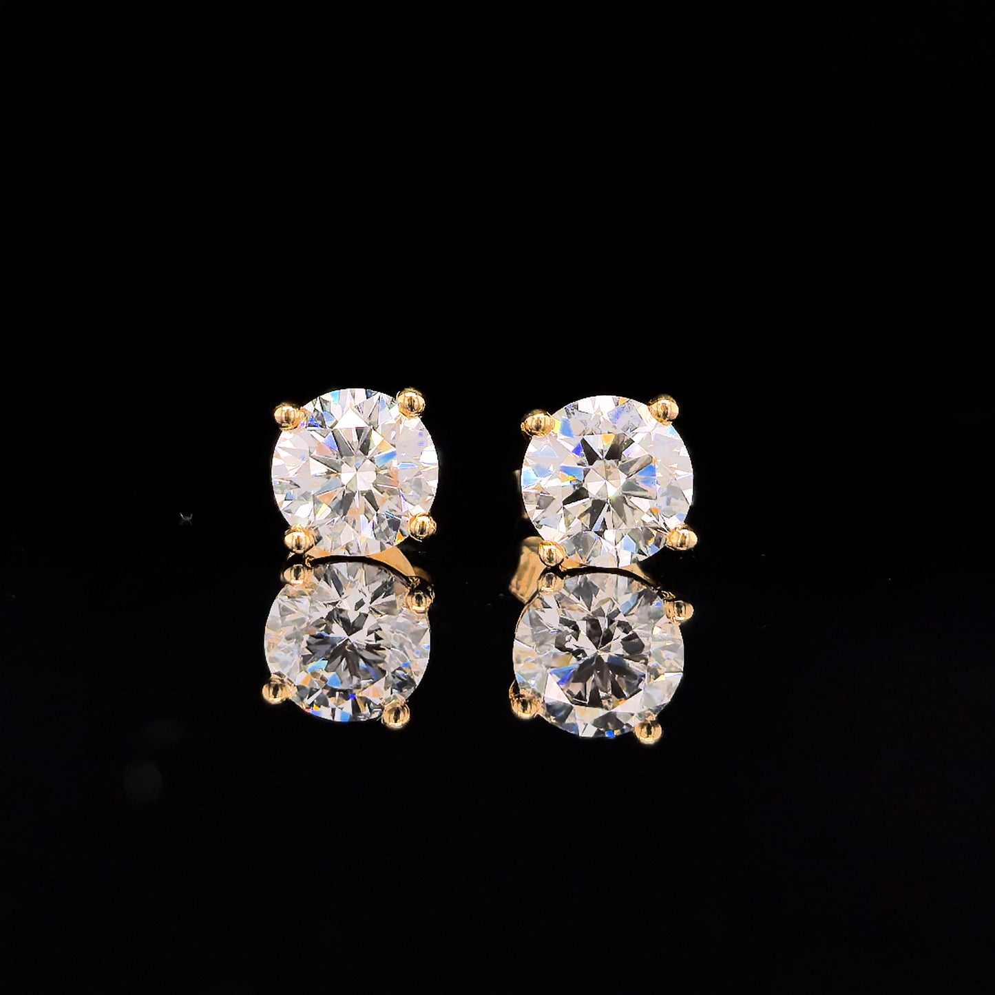 9k Y/Gold, 2= 2,50ct Round Brilliant Cut Lab Grown Diamond Stud Earrings