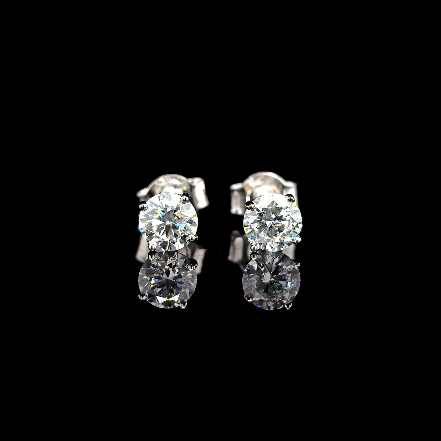 9k W/Gold, 2= 0,60ct Round Brilliant Lab Grown Diamond Stud Earrings