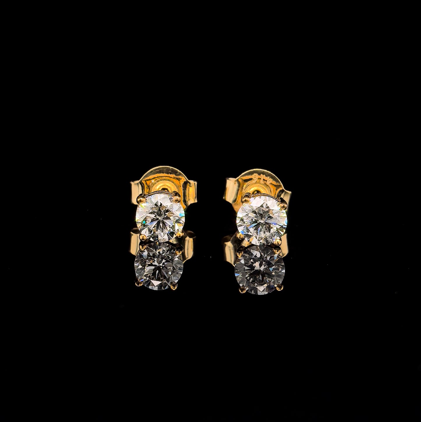 9k Y/Gold, 2= 0,62ct Round Brilliant Lab Grown Diamond Stud Earrings