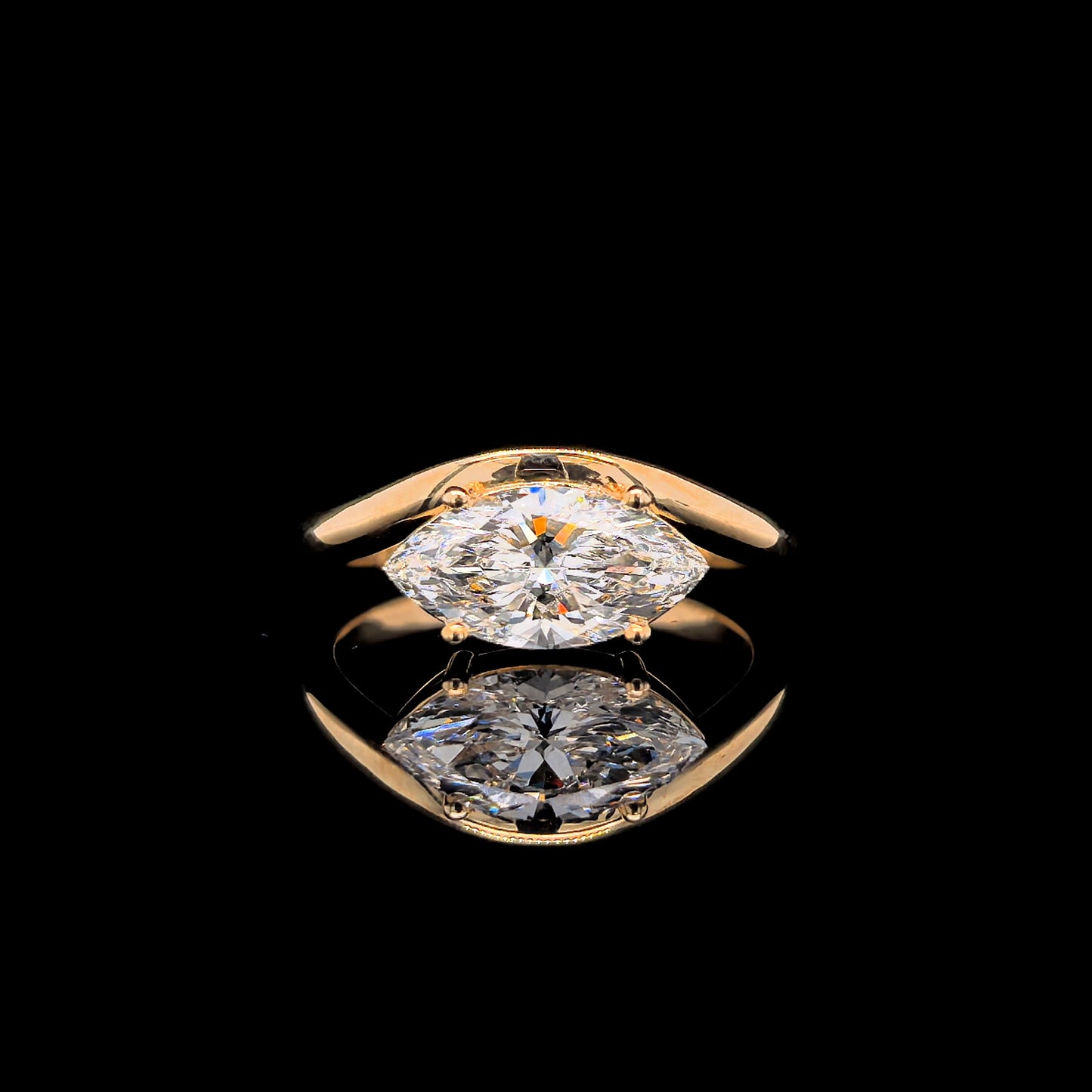 9k Y/Gold, 1,53ct Marquise Cut Solitaire Ring