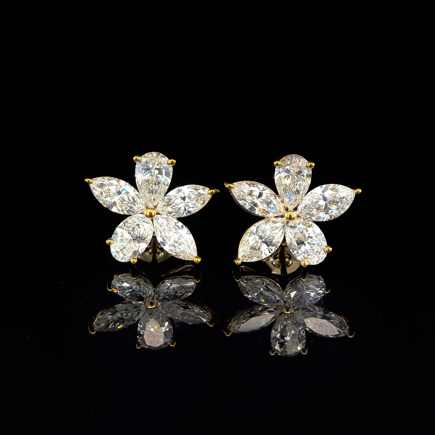 9k Y/Gold, 10= 3,58ct Floral Multi-Shape Lab Grown Diamond Stud Earrings