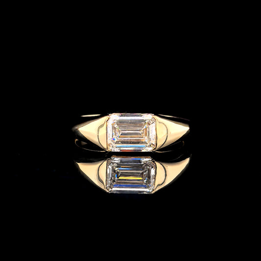 9k Y/Gold, 1,51ct Emerald Cut Solitaire Signet Ring