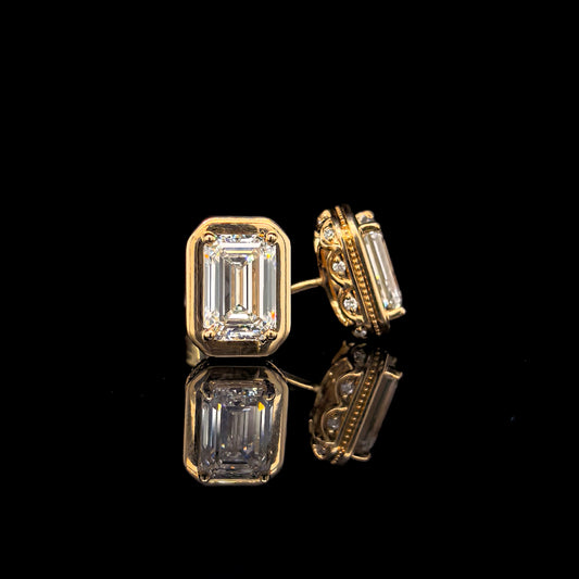 9k Y/Gold, 22= 2,19ct Emerald & Round Brilliant Cut Lab Grown Diamond Stud Earrings