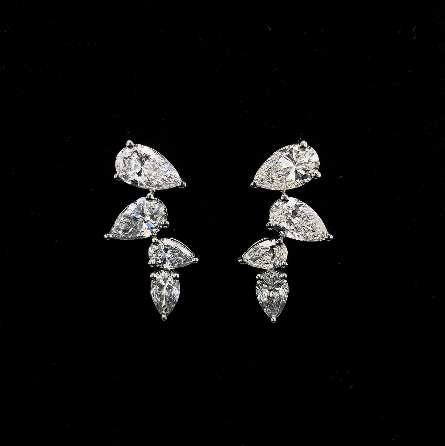 9k W/Gold, 8= 1,47ct Pear Shape Lab Grown Diamond Dangle Earrings