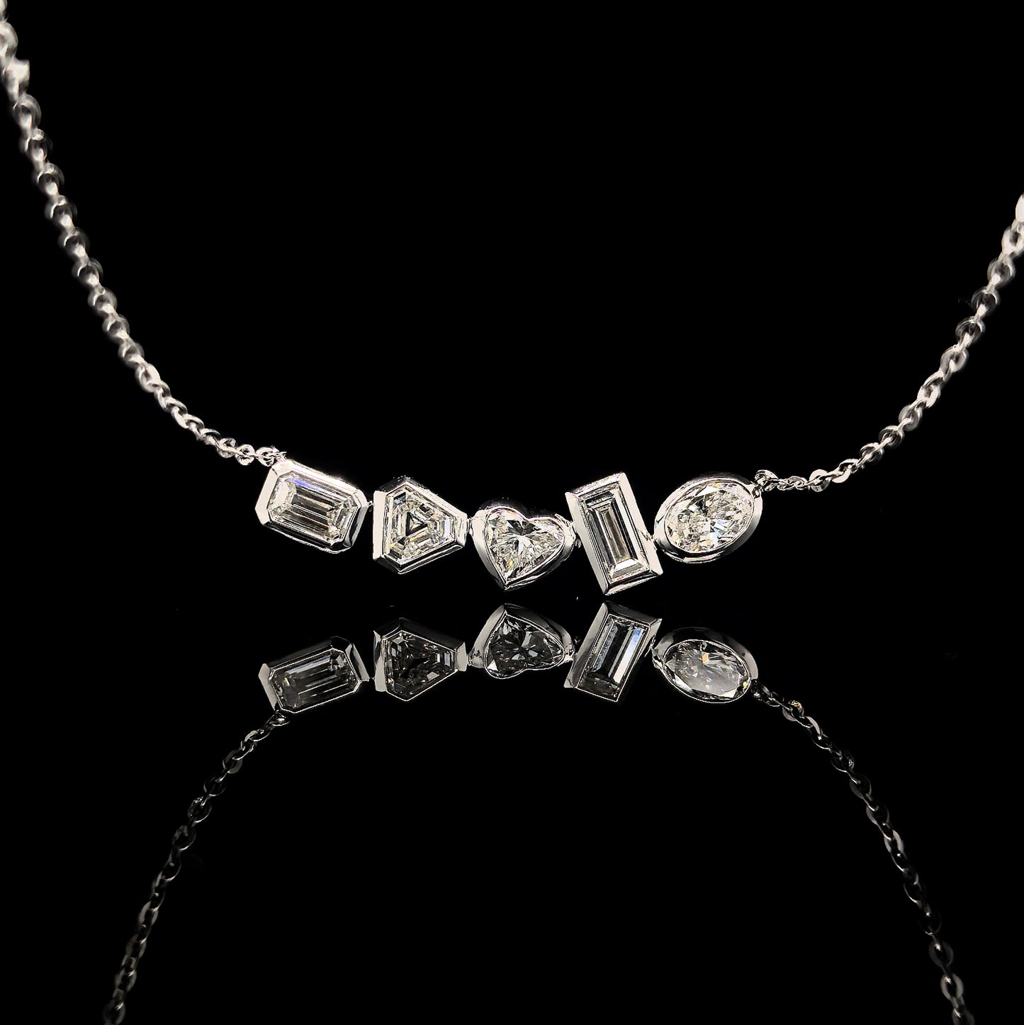 9k W/Gold, 5= 1,36ct Multi-Shape Lab Grown Diamond Necklace