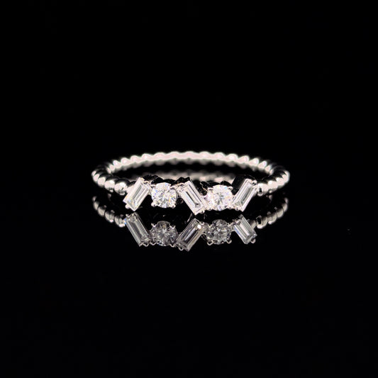 9k W/Gold, 5=0,249ct Baguette & Round Cut Lab Grown Diamond Ring