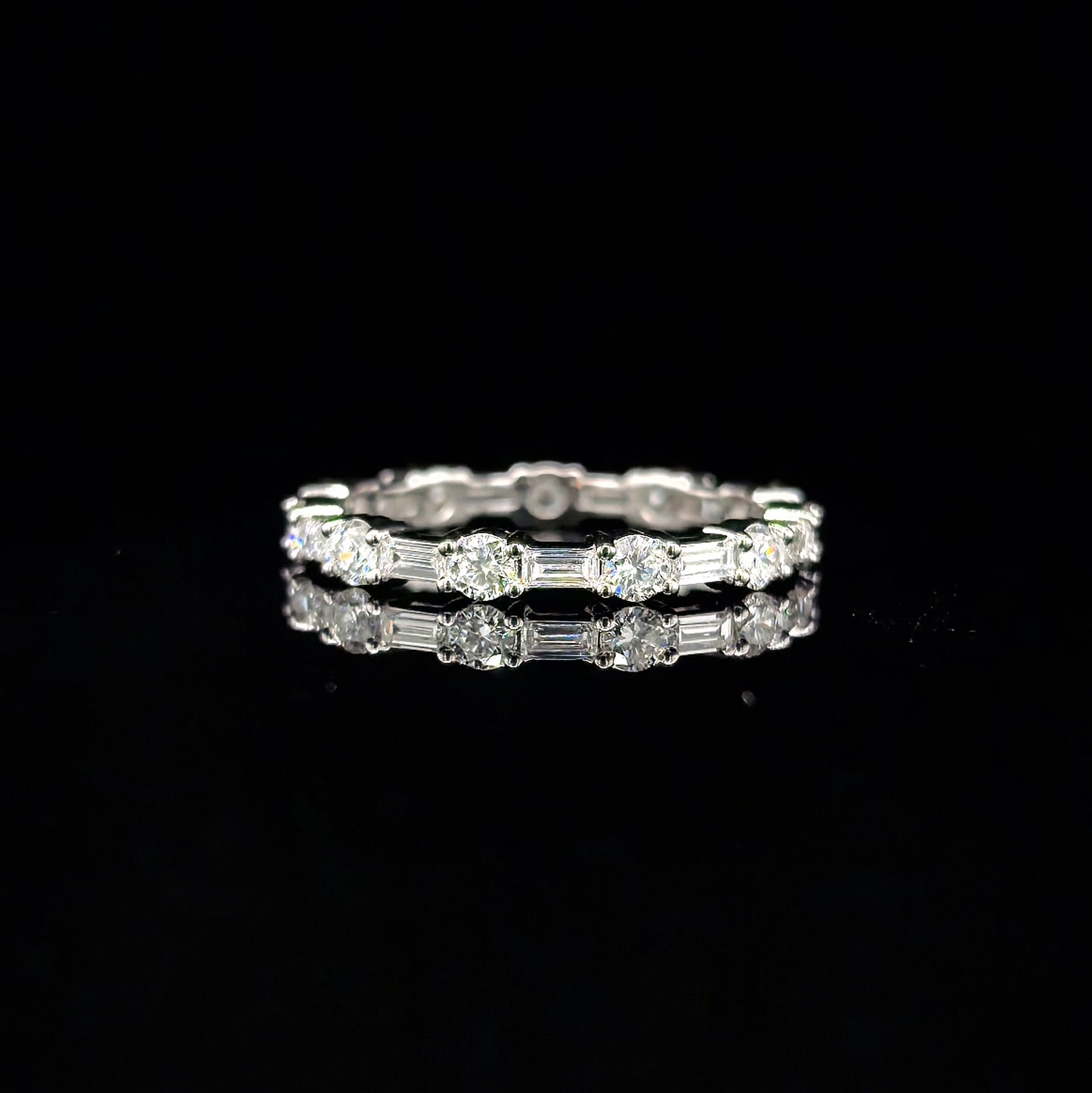9k W/Gold, 22= 1,03ct Baguette & Round Cut Lab Grown Diamond Ring